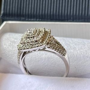 10k White Gold Diamond Ring